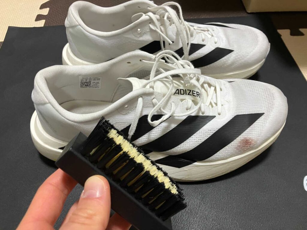 シューズ 手入れ 埃落とし